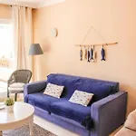 Family In With Pool Apartment