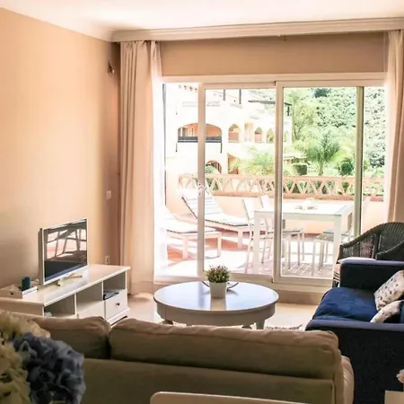 Apartment Family In With Pool