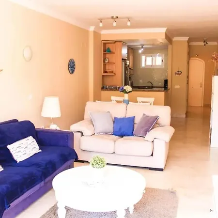 Daire Family In With Pool Marbella