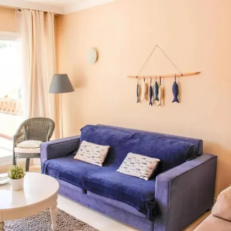 Family In With Pool Daire