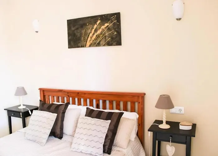 Family In With Pool ماربيا