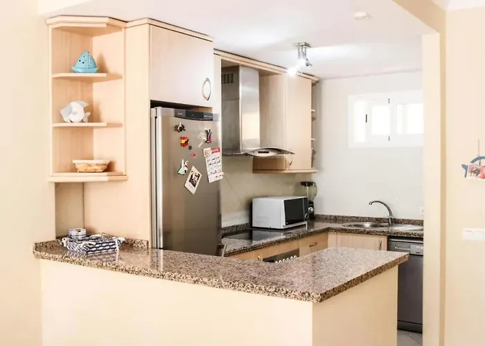 Family In With Pool شقة ماربيا