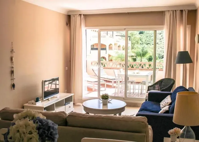 Apartment Family In With Pool