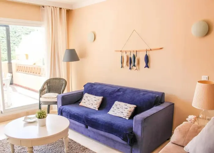 Family In With Pool شقة