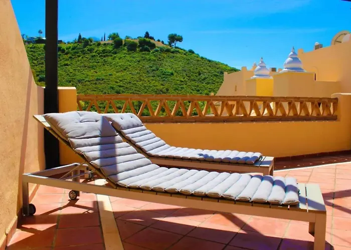 Family In With Pool ماربيا