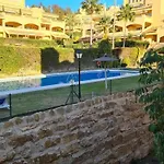 Family In With Pool דירה